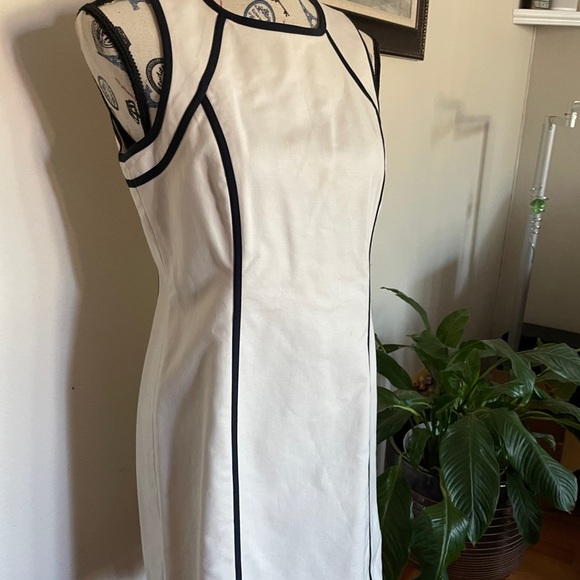 Michael Kors Collection Sheath Dress with Black Trim - Size 8P - Picture 2 of 12